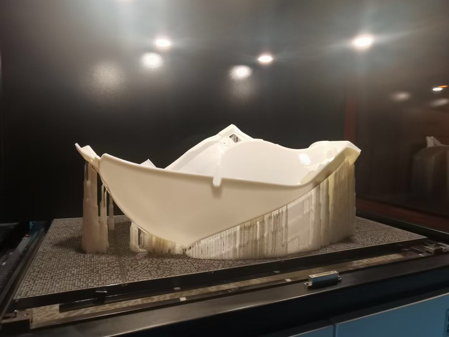 工業(yè)級(jí)超大尺寸3D打印機(jī)&mdash;&mdash;3DSL-1600型光固化3D打印機(jī)