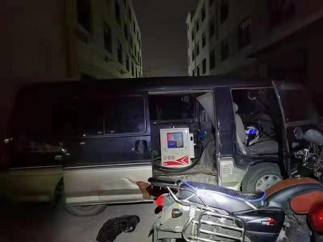 無?；C進(jìn)行非法流動加油